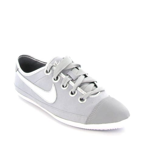 grijze sneakers nike dames|Dames Grijs Schoenen .